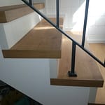 Treppe 21 mit seitlichen Abdeckkappen