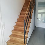 massive Treppe über Kellerabgang